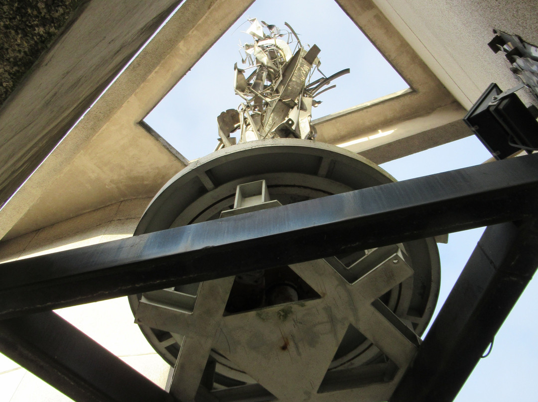 La Flamme de la Connaissance-Les Lilas必去景点