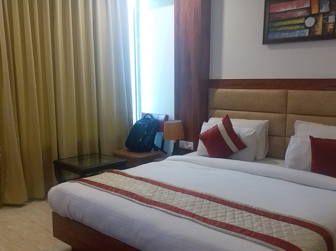 Red Crown Hotel主图