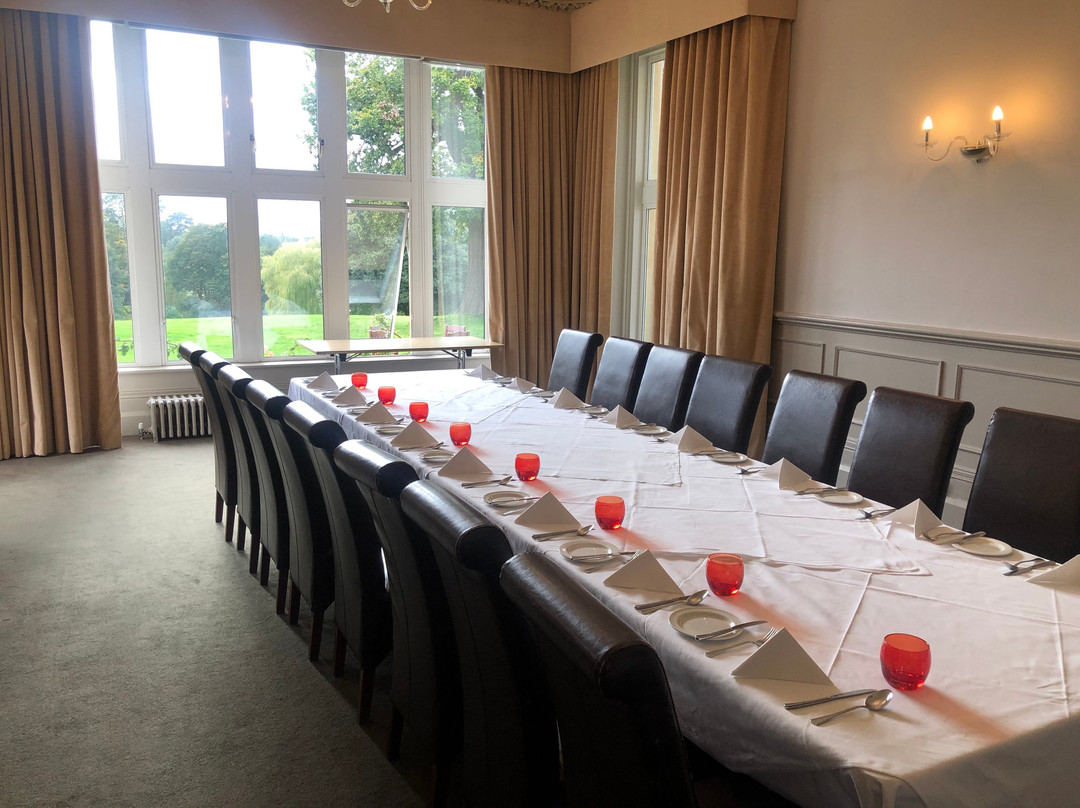 Hartsfield Manor, Betchworth主图
