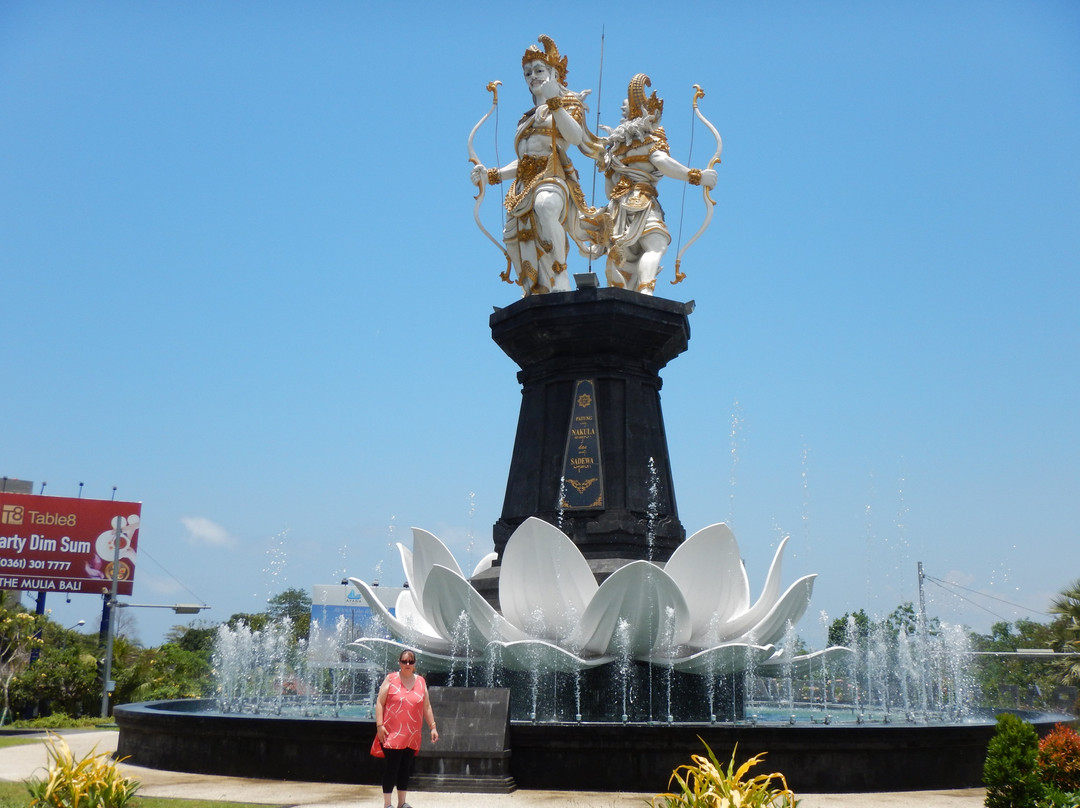 Nakula Sahadewa Statue景点图片