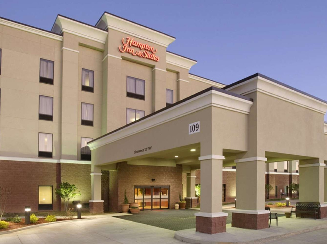 麦库姆希尔顿恒庭旅馆&套房酒店主图