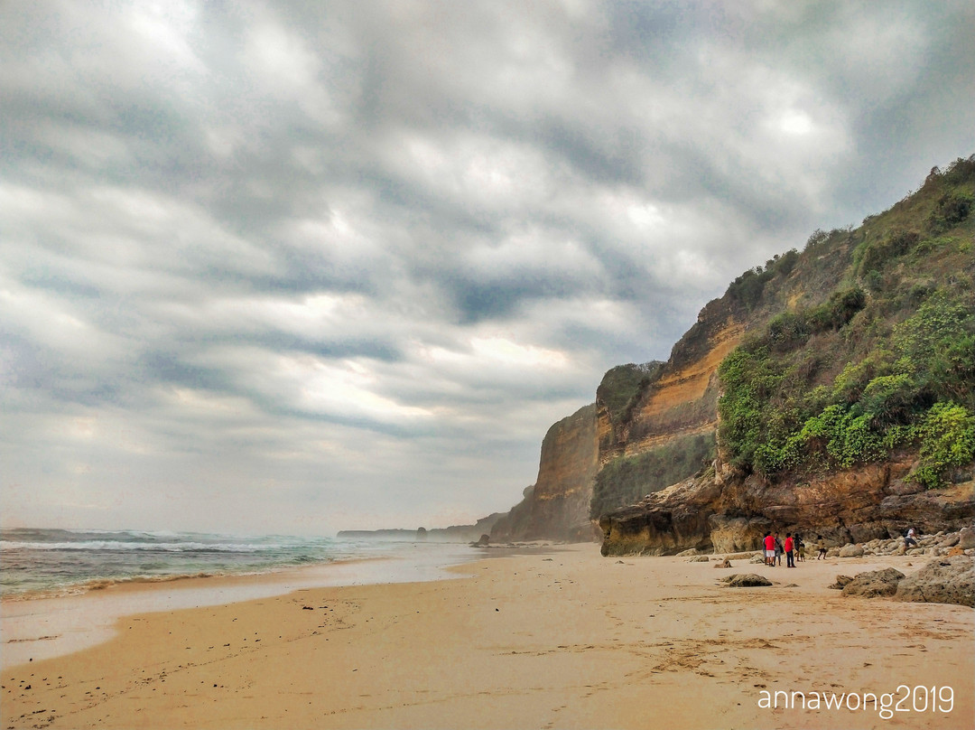 Mbawana Beach景点图片