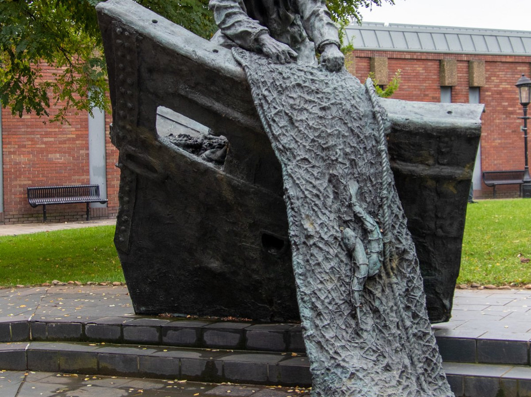Fishermen's Memorial Statue景点图片
