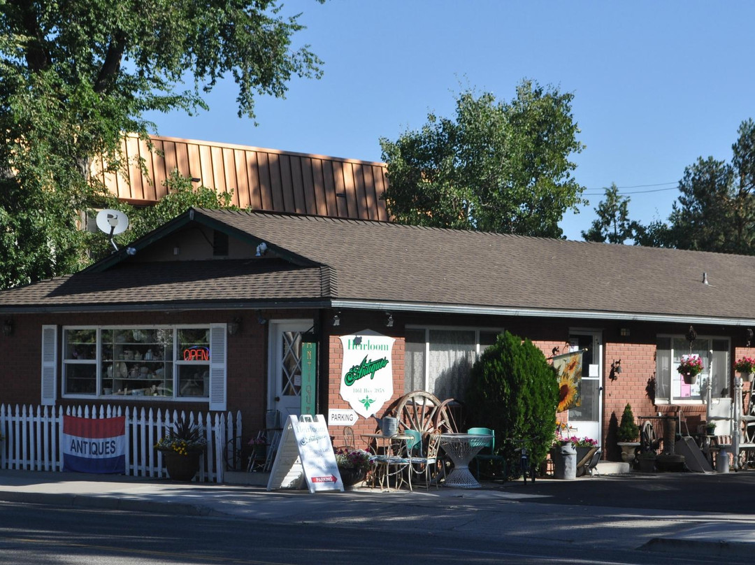 Gardnerville旅游景点-Heirloom Antiques