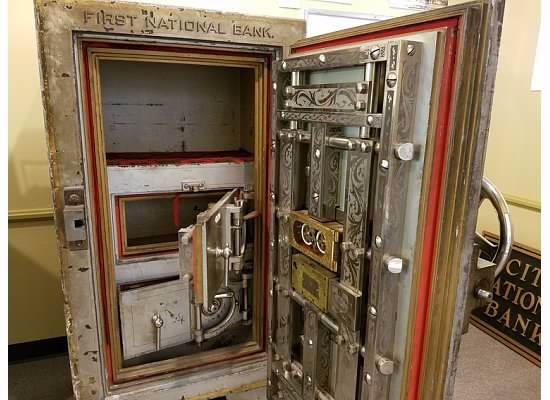 奥科博吉旅游景点-Higgins Museum of National Banknotes