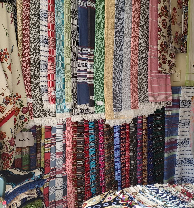 Ploumi Traditional Souvenir Shop景点图片