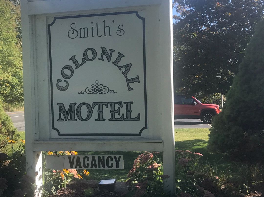 Smith's Colonial Motel主图