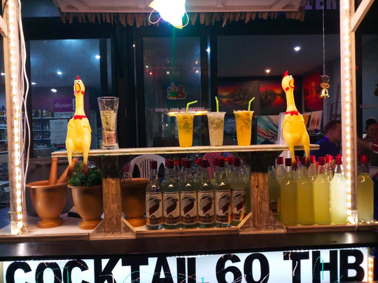 In's Mojitos and Art Gallery-巴尼亚海滩必去景点