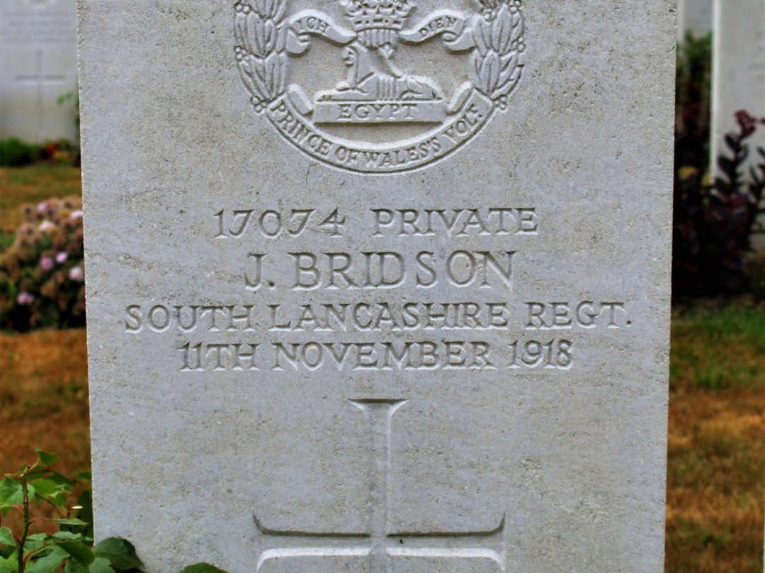 Y Farm Military Cemetery-Bois-Grenier必去景点