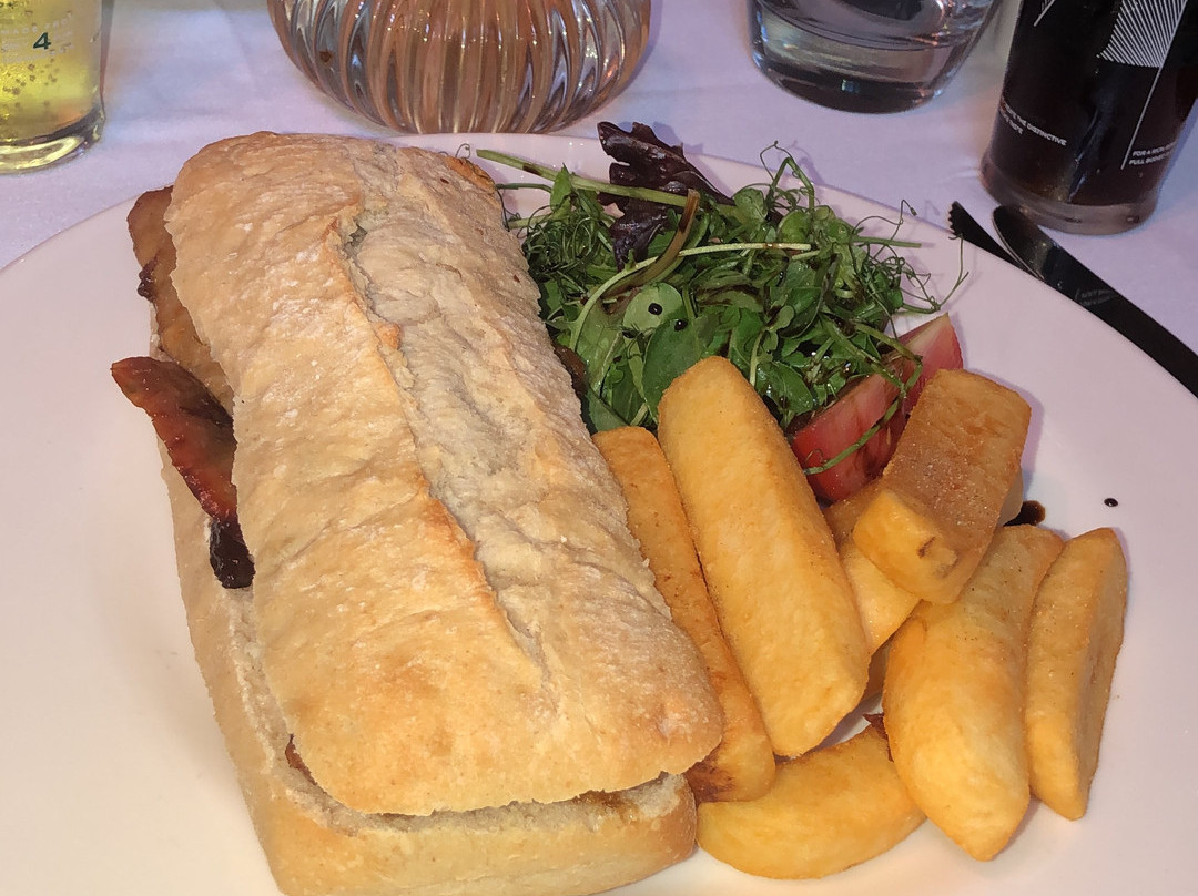 The Greyhound at Hever主图