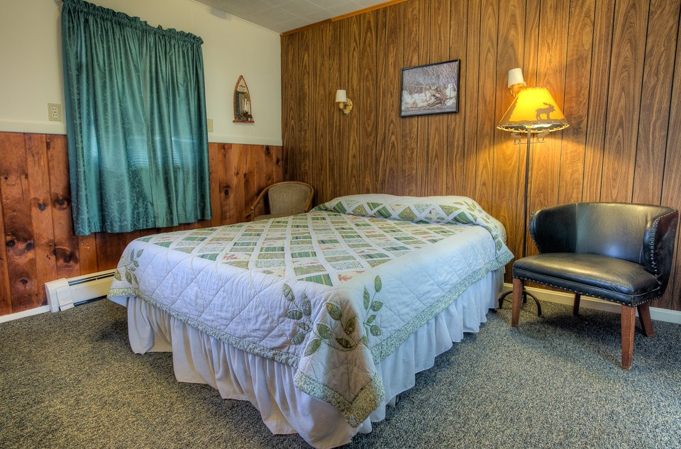 Motel In The Meadow主图