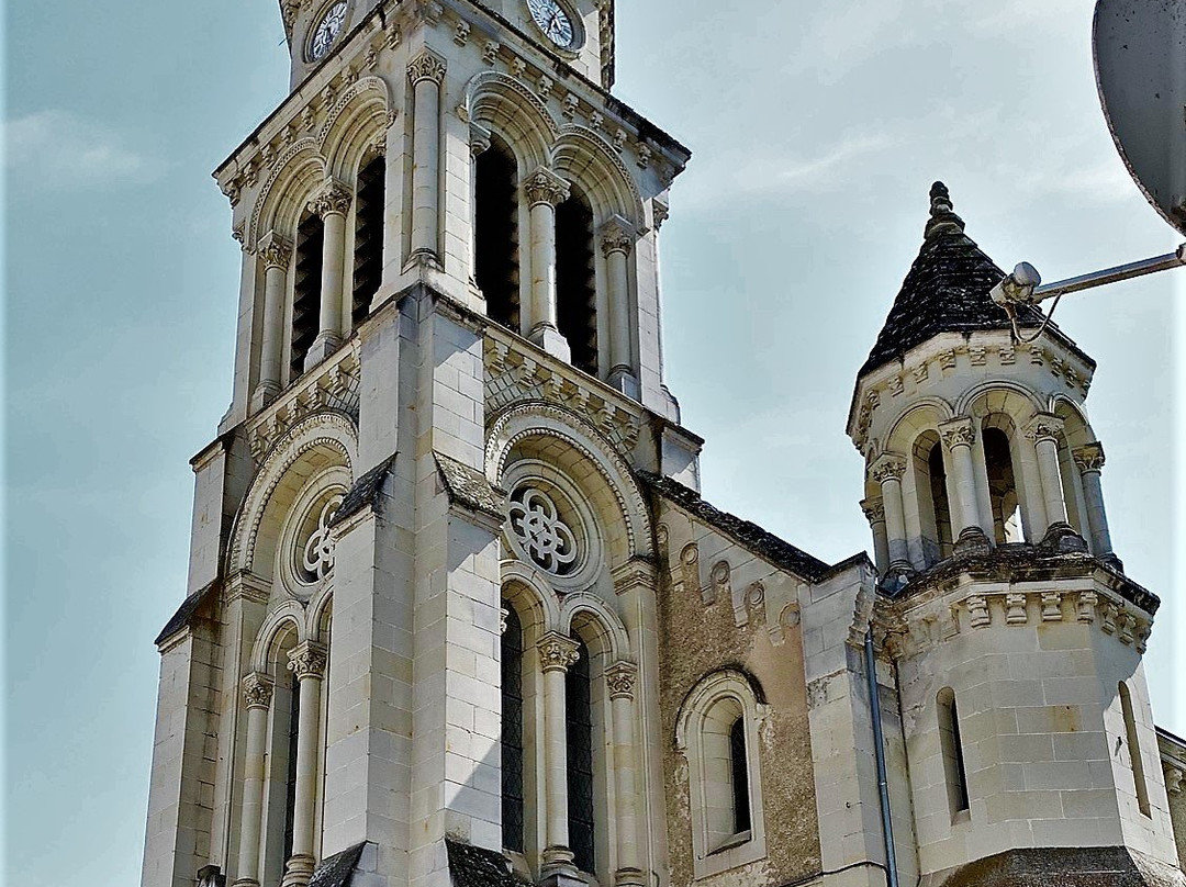 Eglise Saint-Martin et Sainte-Marguerite-Les Ormes必去景点