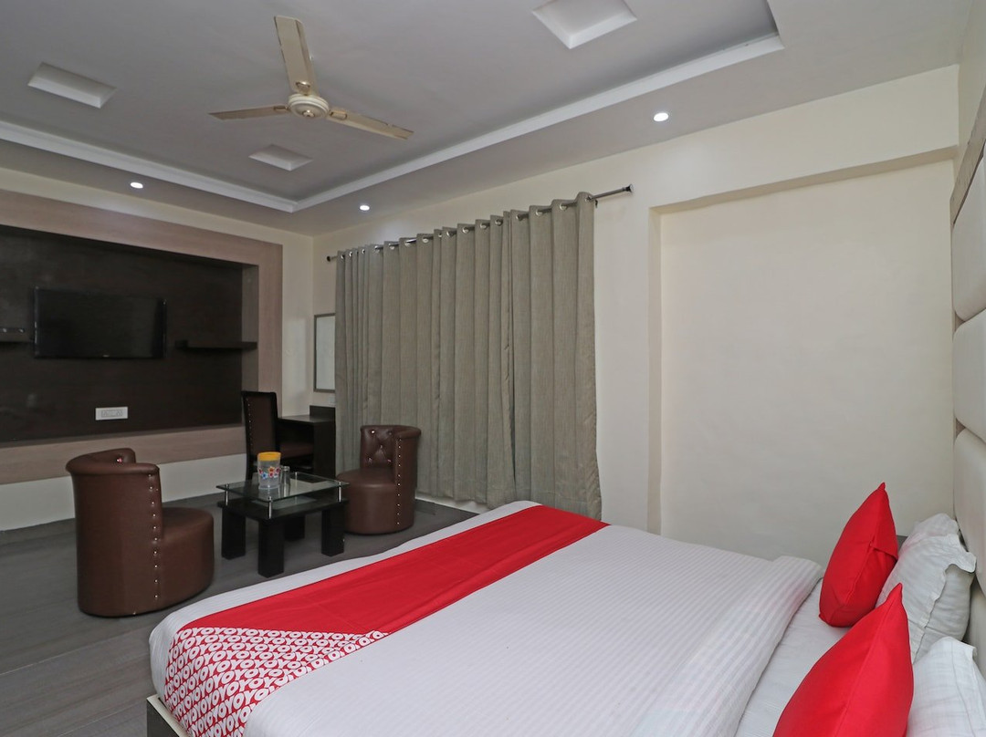 OYO 18631 Hotel King's主图