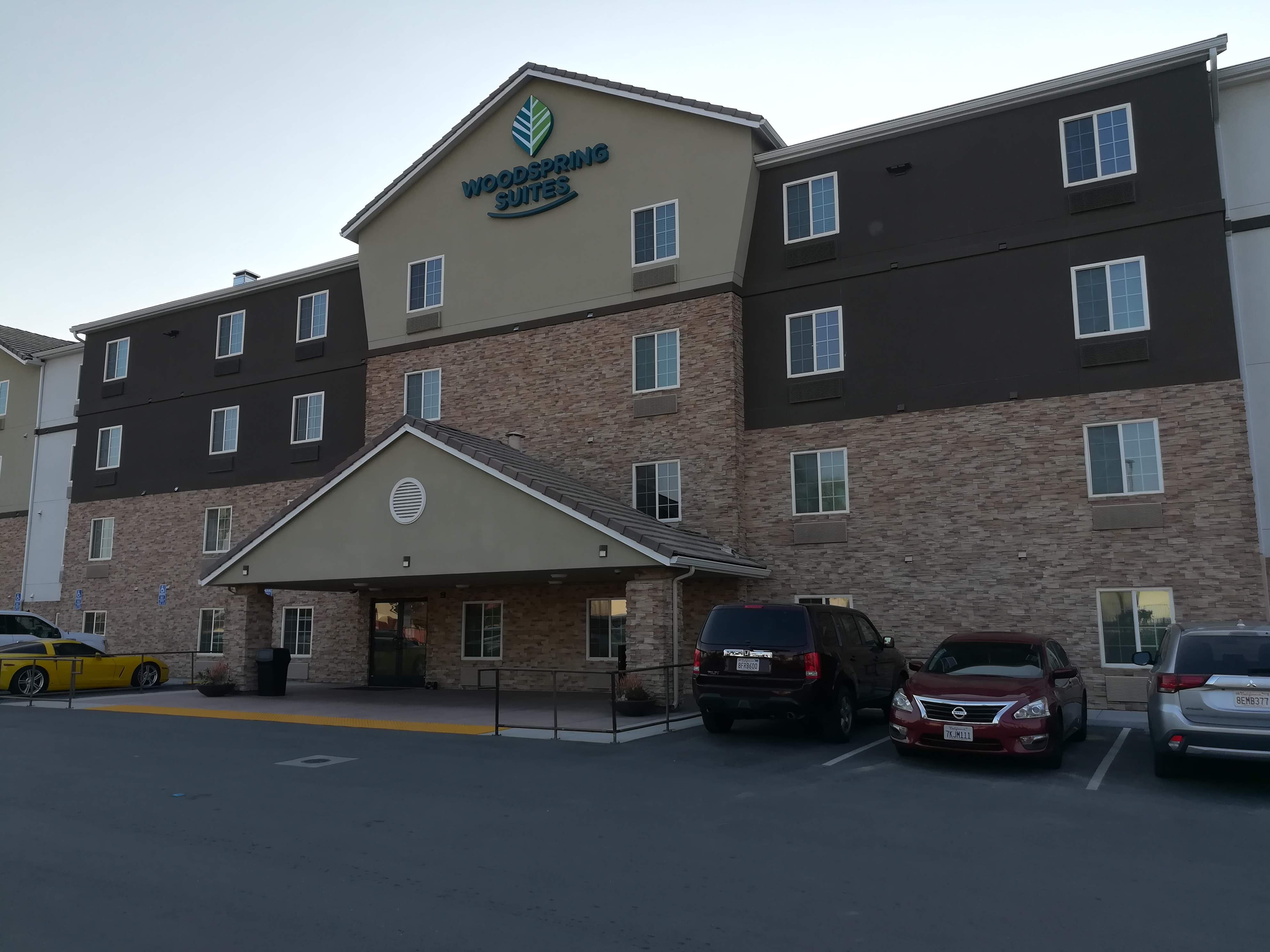 WoodSpring Suites Bakersfield-浴室