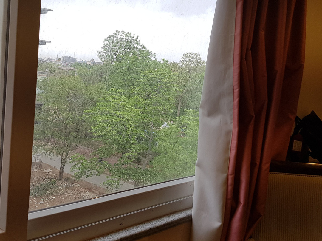 Royal Inn Hotel主图