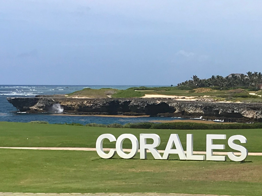 Corales Golf Course景点图片