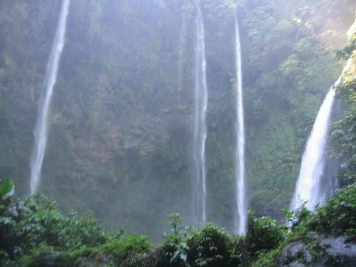 Tekaan Telu Waterfall景点图片
