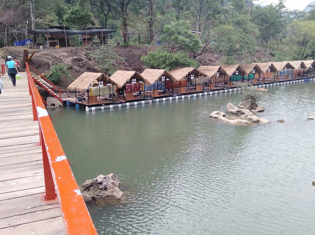 Tha Falang Lake景点图片