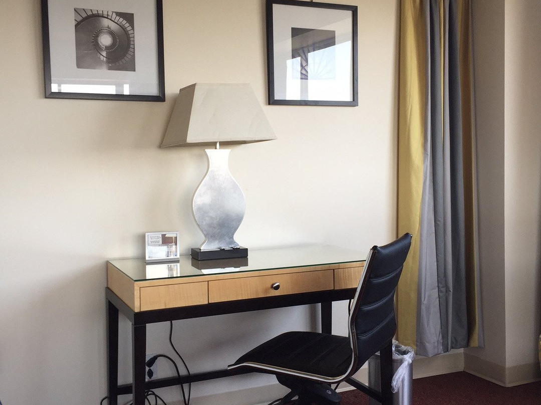 斯坦福德套房酒店主图