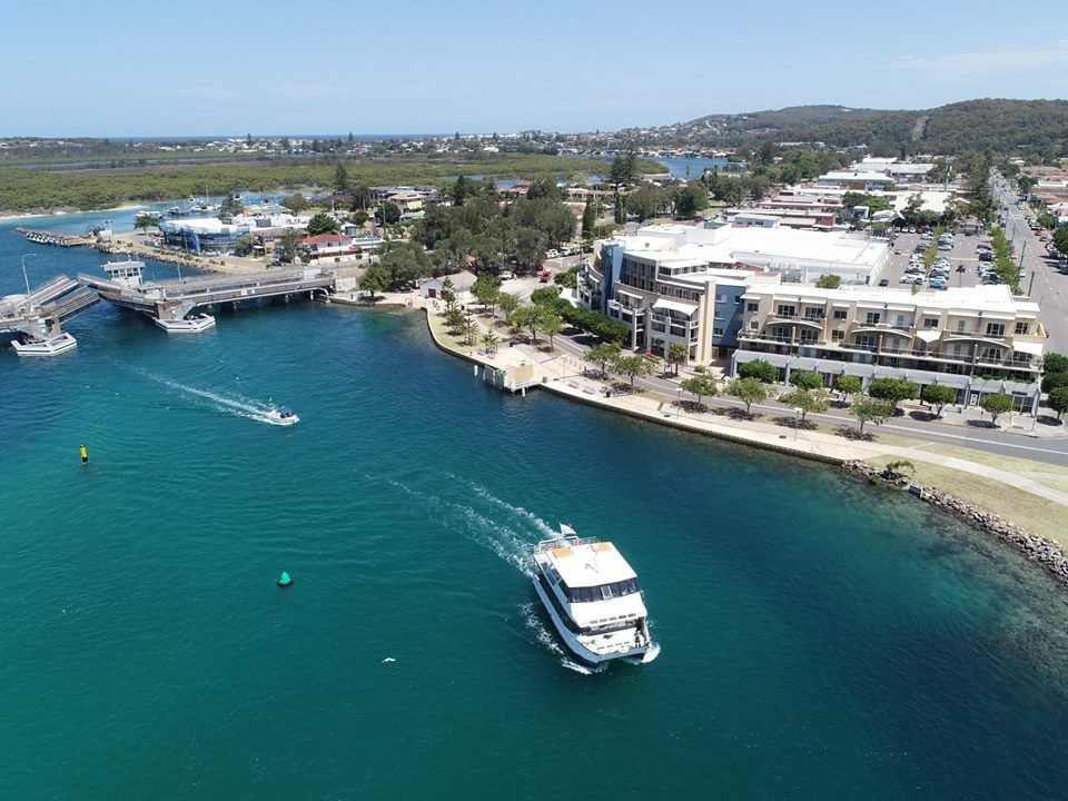 Lake Macquarie Cruises景点图片