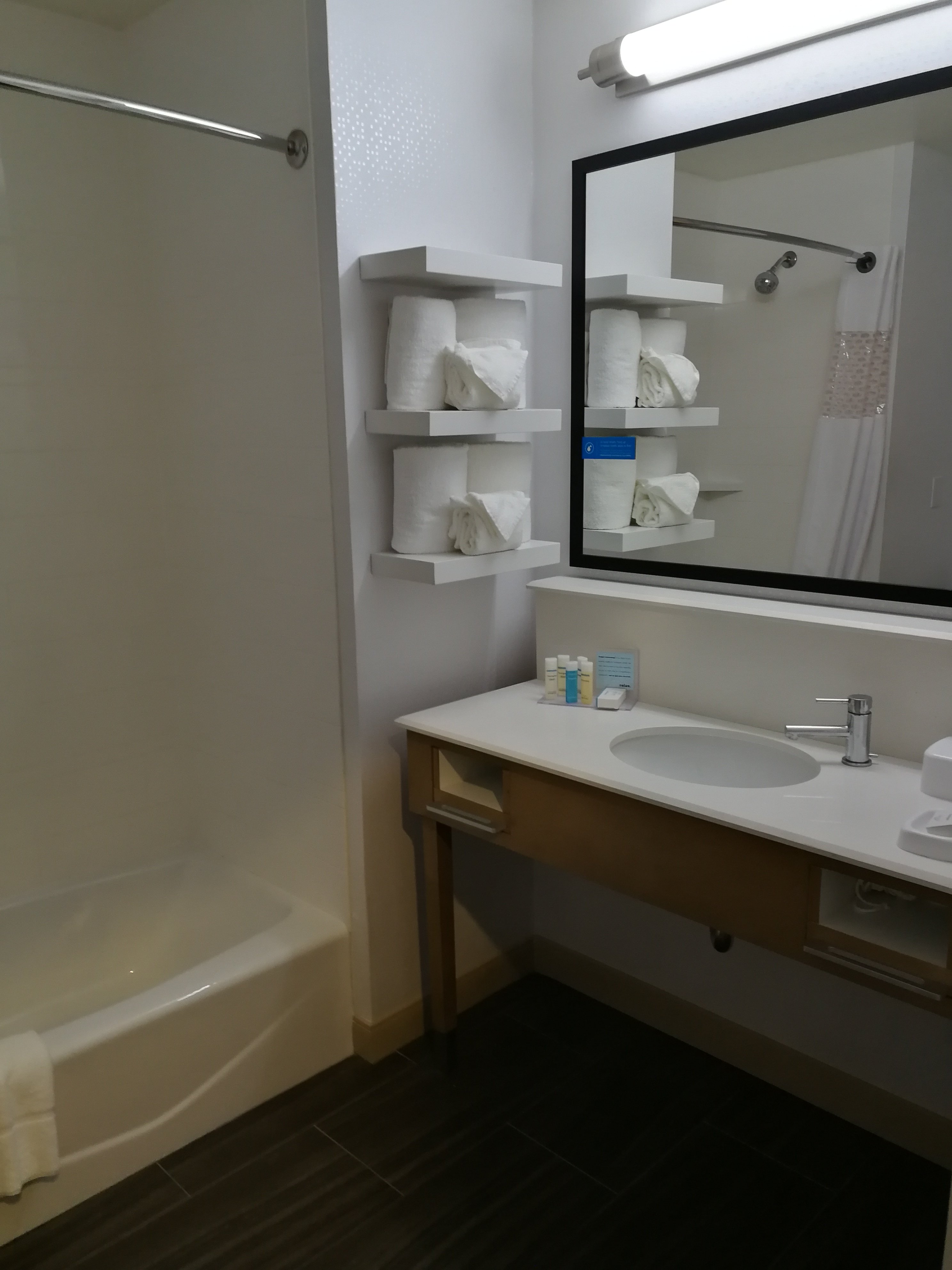 圣何塞汉普顿套房酒店-浴室