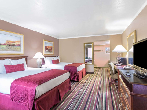 Days Inn & Suites by Wyndham Logan主图