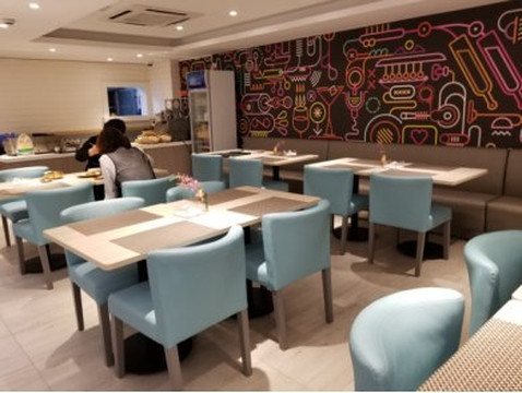 上海虹桥机场漕河泾美居酒店主图