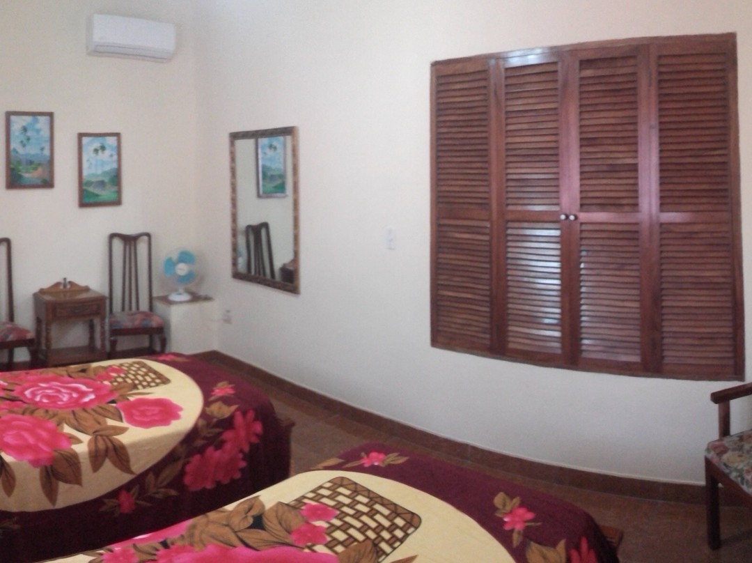 Adrian & Tonia主图