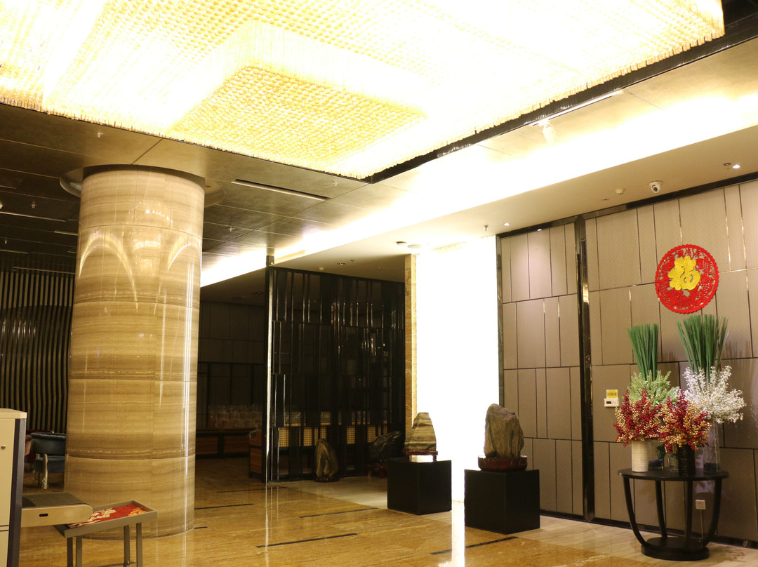 瑞阳皇冠酒店主图