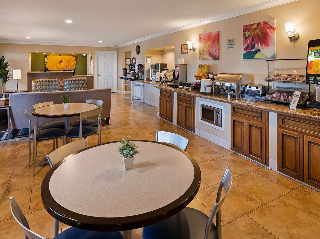 Best Western Plus Pleasanton Inn主图