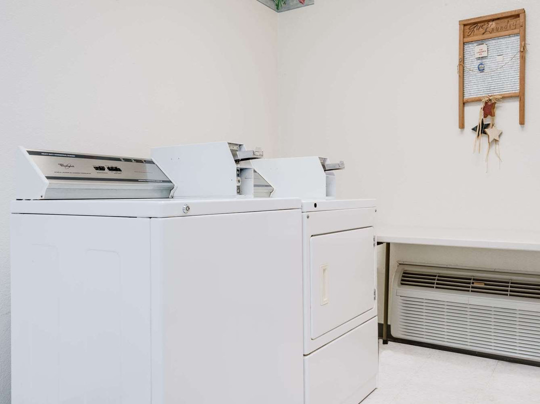 Super 8 by Wyndham Monett主图