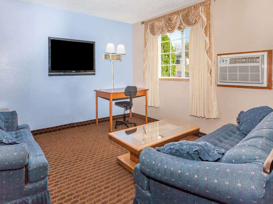 Super 8 by Wyndham Johnstown/Gloversville主图