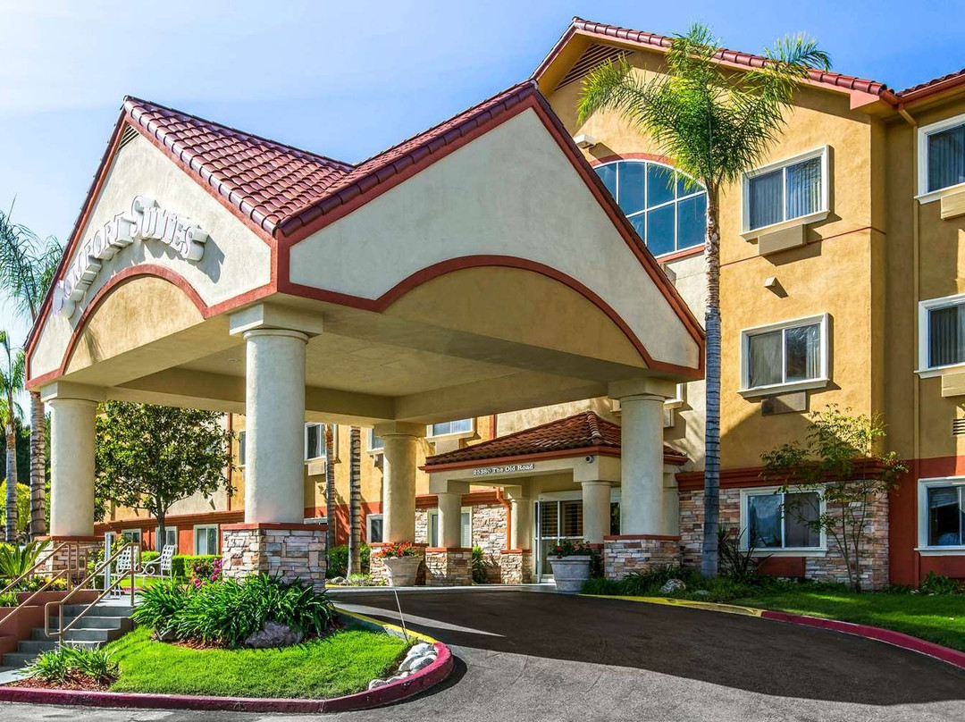 Comfort Suites Near Six Flags Magic Mountain主图