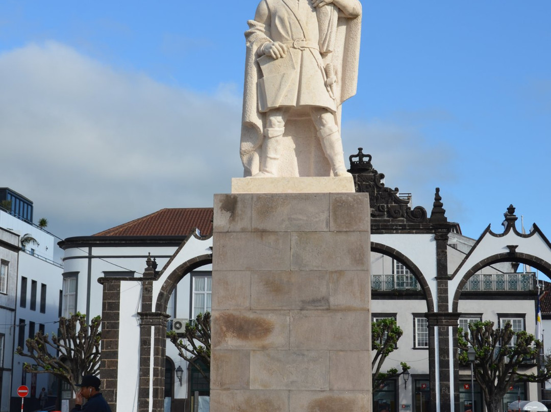Estatua Goncalo Velho Cabral-蓬塔德尔加达必去景点