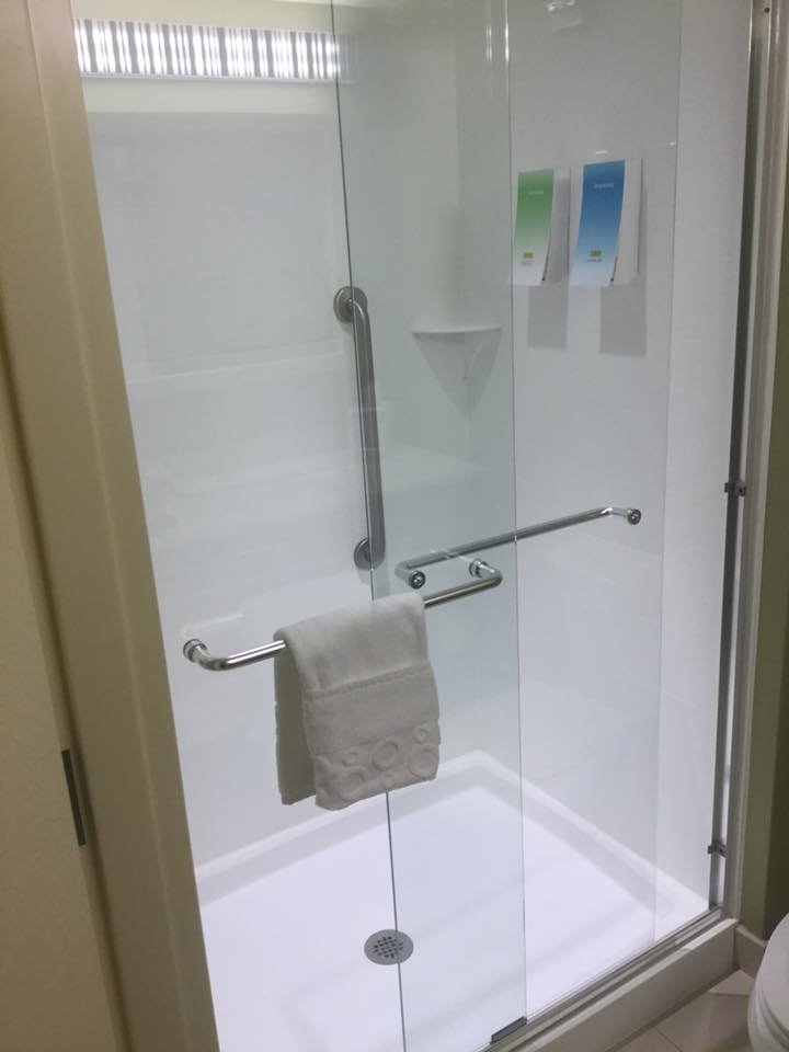 Home2 Suites by Hilton Mishawaka South Bend-浴室