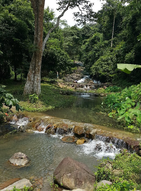 Namtok Lan Rak or Namtok Tat Hin Kong景点图片