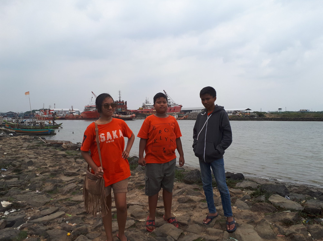 Kejawanan Beach-井里汶必去景点