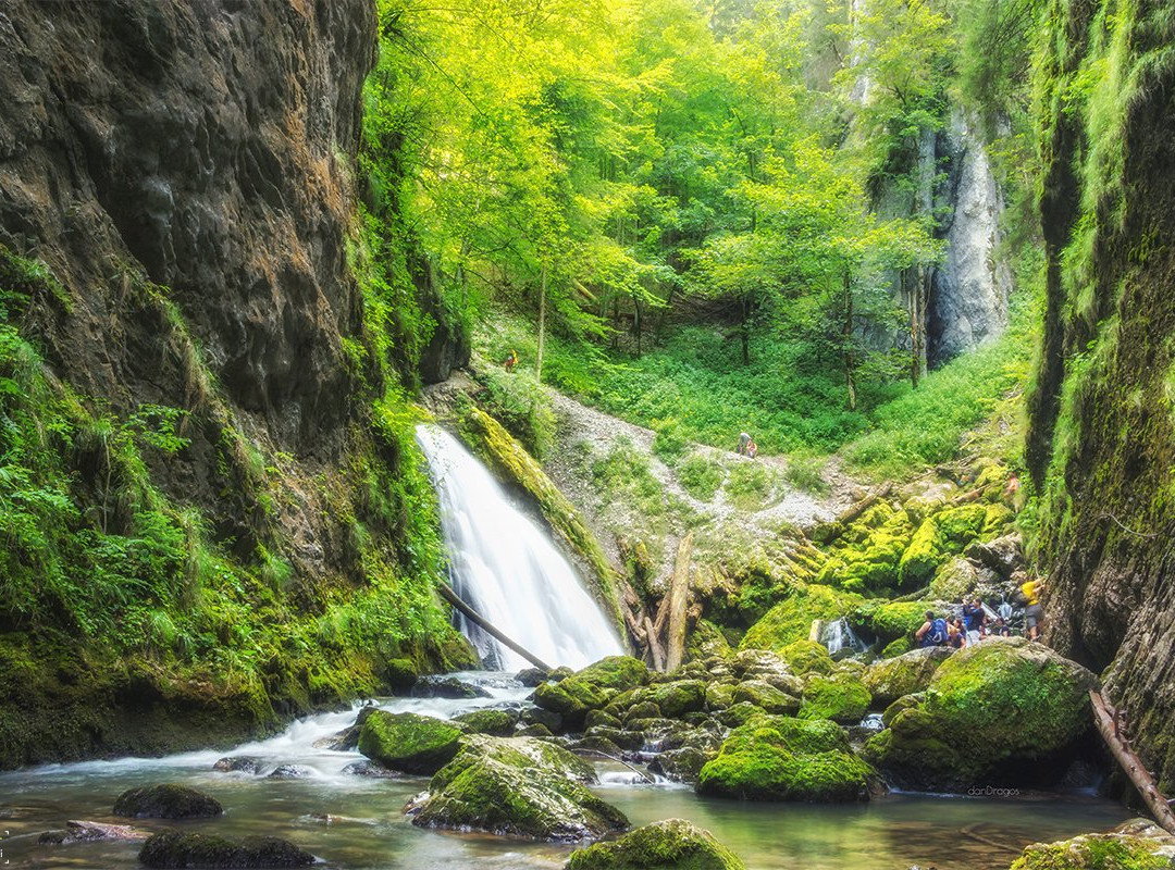 Evantai Waterfall景点图片