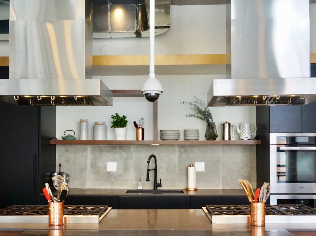 Hudson Table