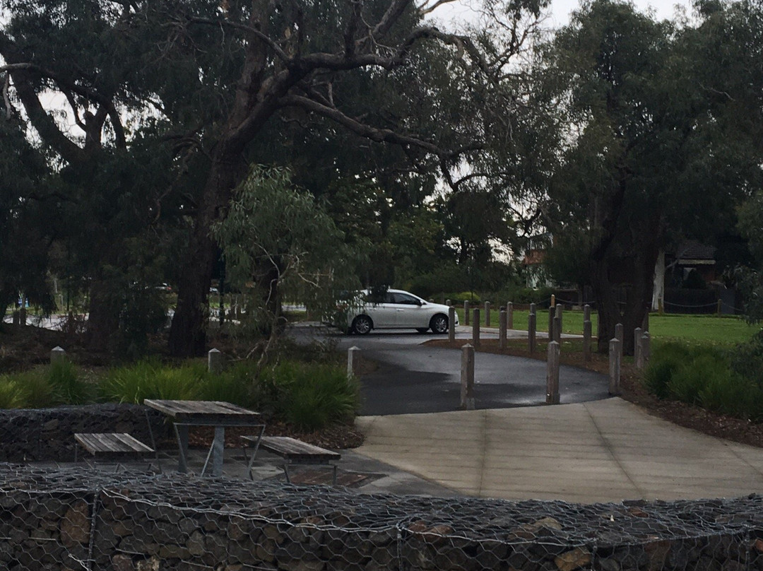 Surrey Park-博士山必去景点