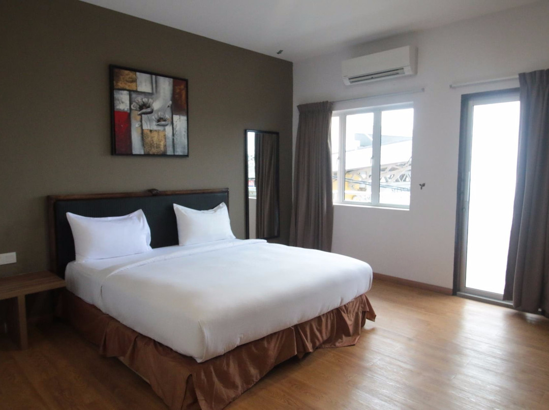 OYO 89915 East Mount Hotel