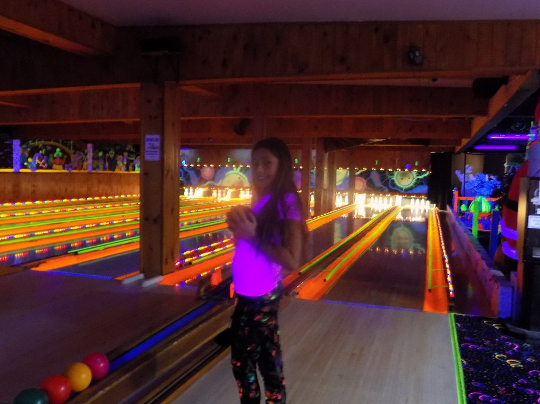ibowl.ca Family Fun Center景点图片