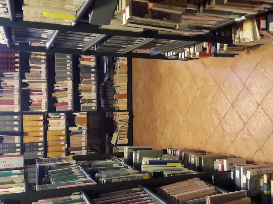 Biblioteca Civica Romolo Spezioli-费尔莫必去景点