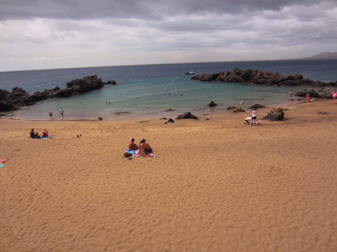 Playa Chica Beach景点图片