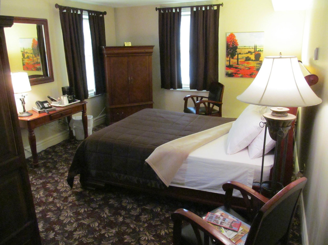 The Queen's Inn主图