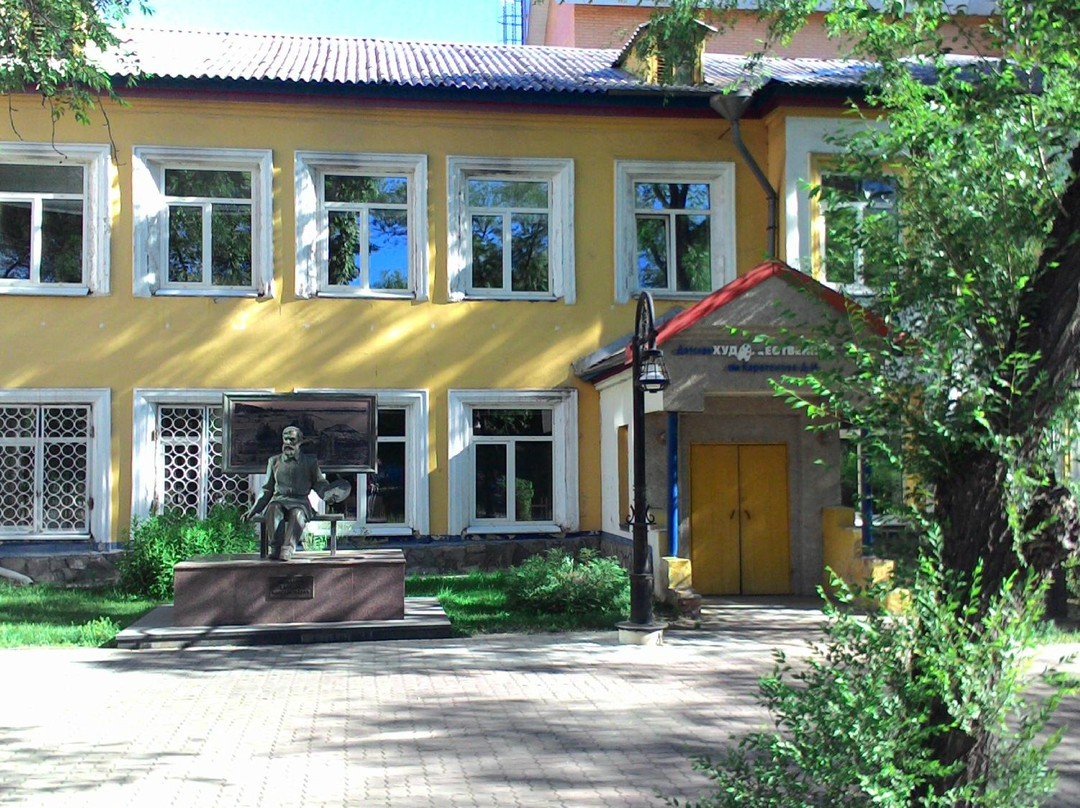 Monument to Artist Karatanov景点图片