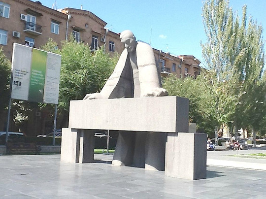 Alexander Tamanyan Statue-埃里温必去景点