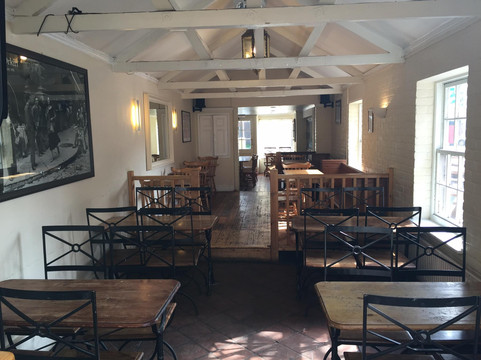 Trotters Bar-科尔切斯特必去景点