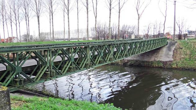 Canadian bridge over the Leopold景点图片