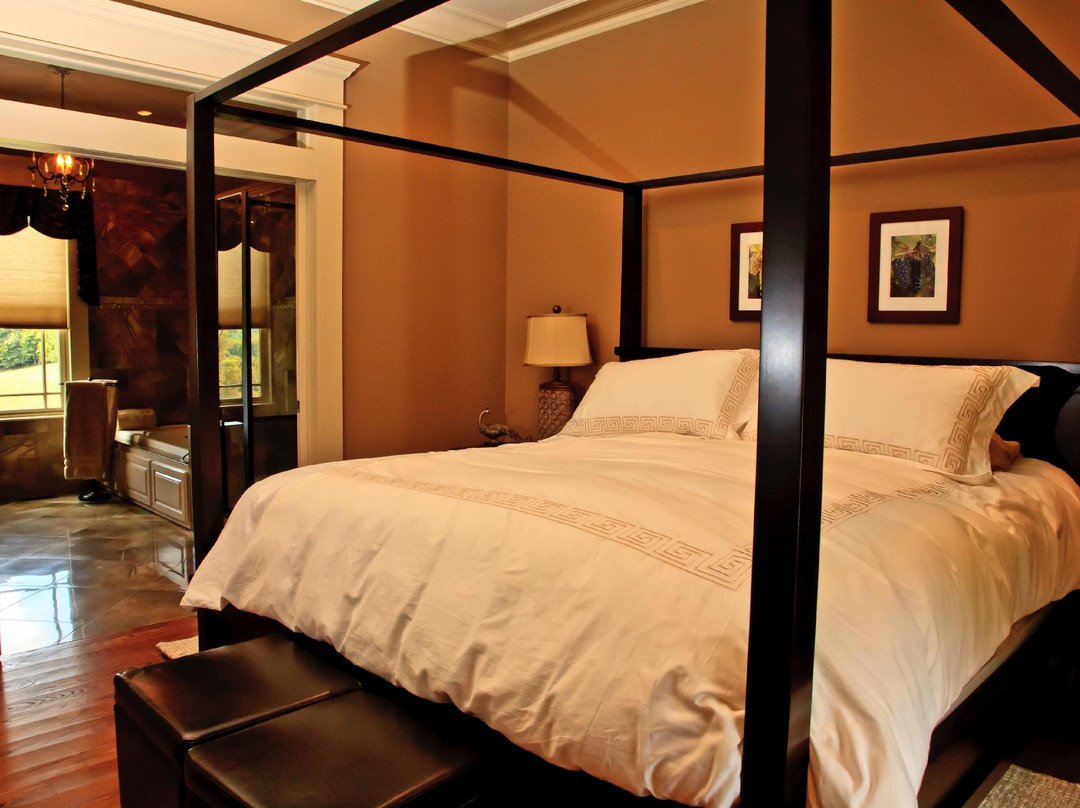 Mt. Vale Vineyards Guest House and Cottage